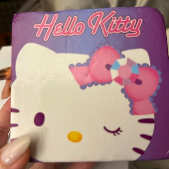 HELLO KITTY WATCH IN KEEPSAKE BOX AUTHENTIC NEW!🎀 PAVED KITTY FACE - Picture 1 of 4